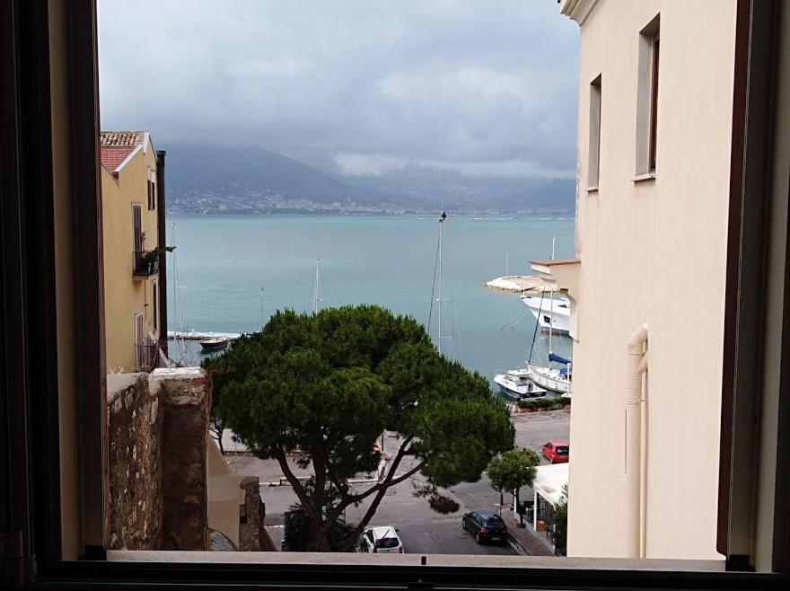 In A - Il Nido Dell'artista Appartement Gaète